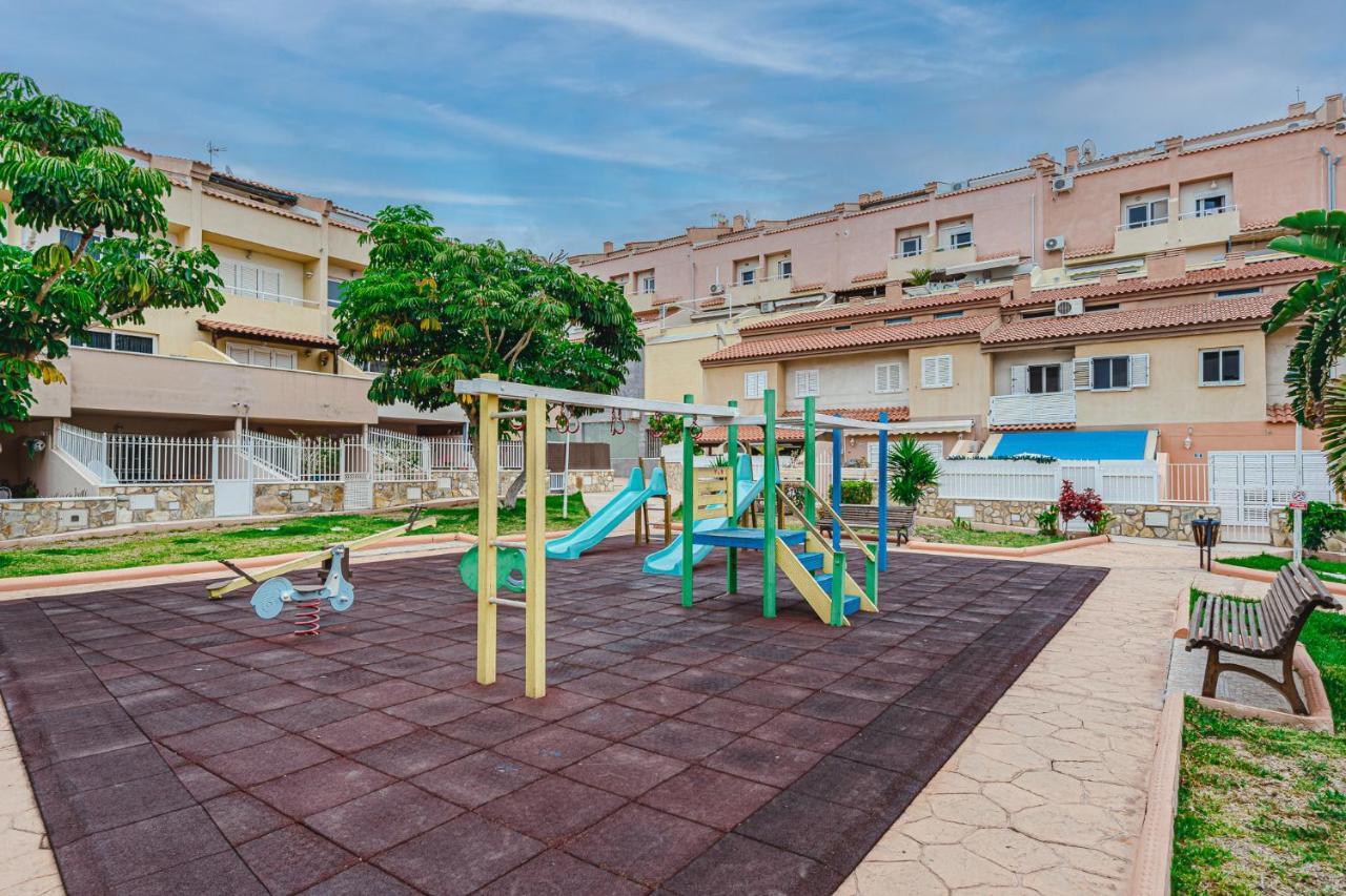 Red Large Family Apartment, Three Floors, 10 Guests Costa Adeje  Zewnętrze zdjęcie