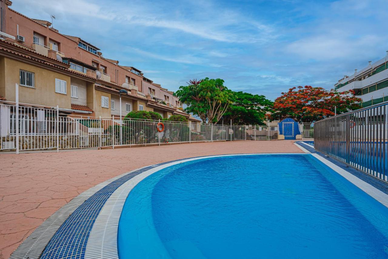 Red Large Family Apartment, Three Floors, 10 Guests Costa Adeje  Zewnętrze zdjęcie